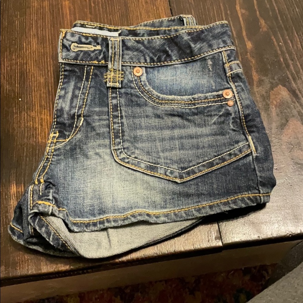 Shorts - Picture 2 of 7